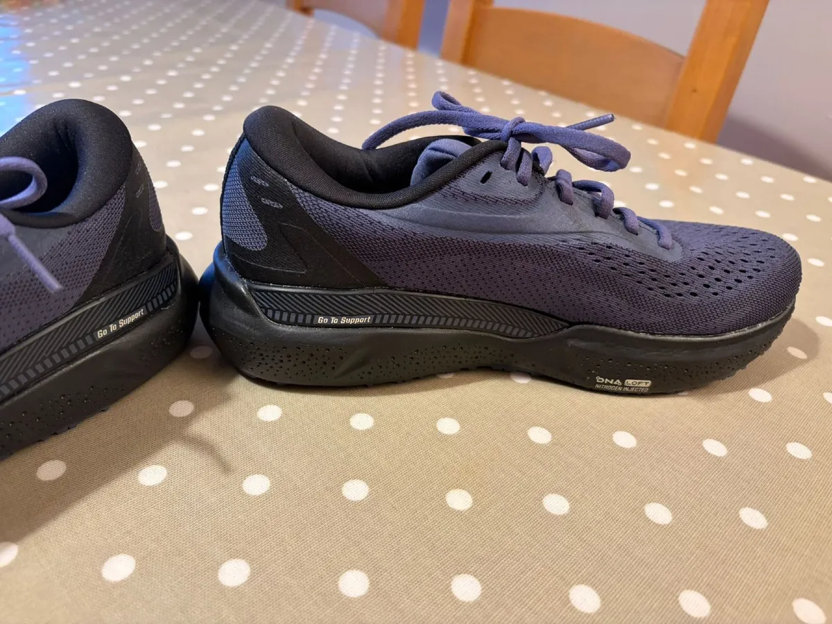 Running shoes  size 6.5uk - Image 1