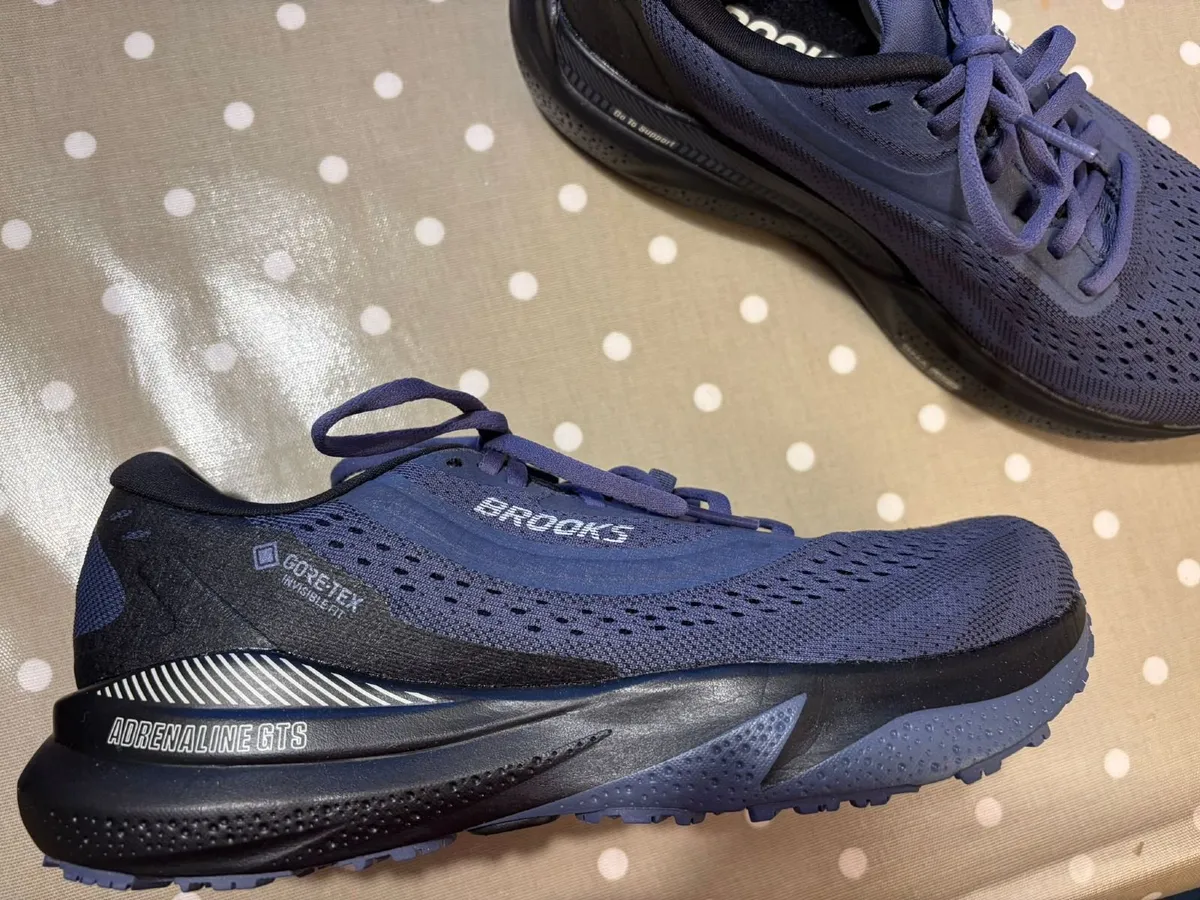 Running shoes  size 6.5uk - Image 2