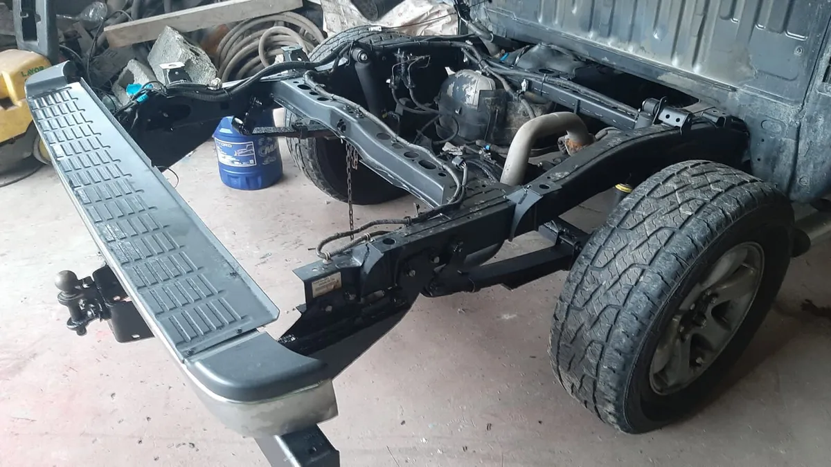 Toyota Hilux 3.0 Invincible X NEW CHASSIS - Image 4