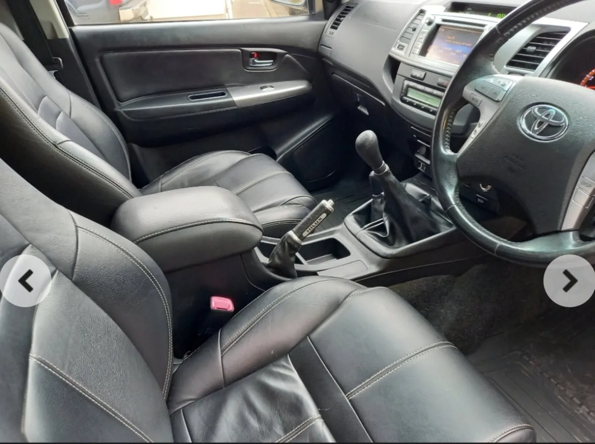 Toyota Hilux 3.0 Invincible X NEW CHASSIS - Image 3