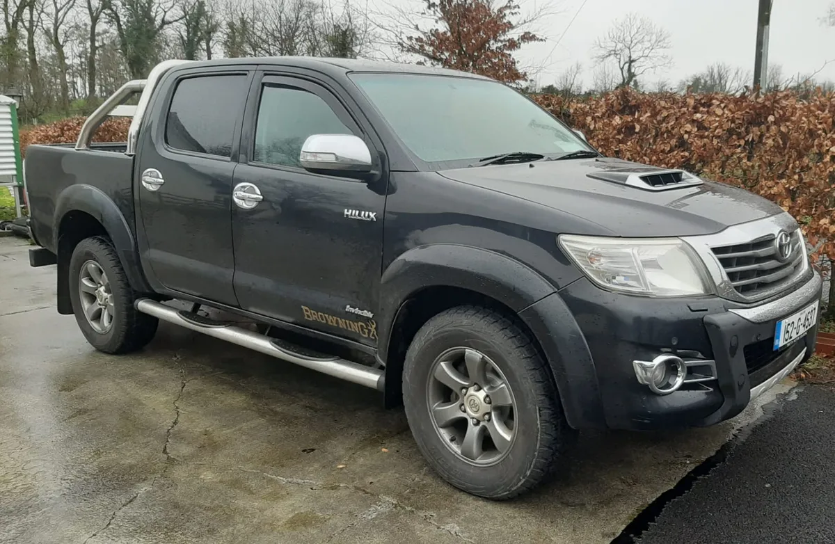 Toyota Hilux 3.0 Invincible X NEW CHASSIS - Image 1