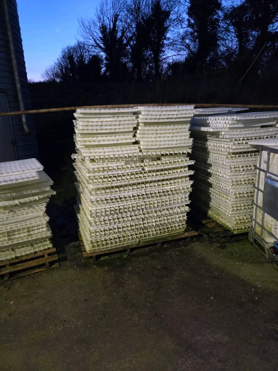 Hen house slats, bars, legs and feeders - Image 2