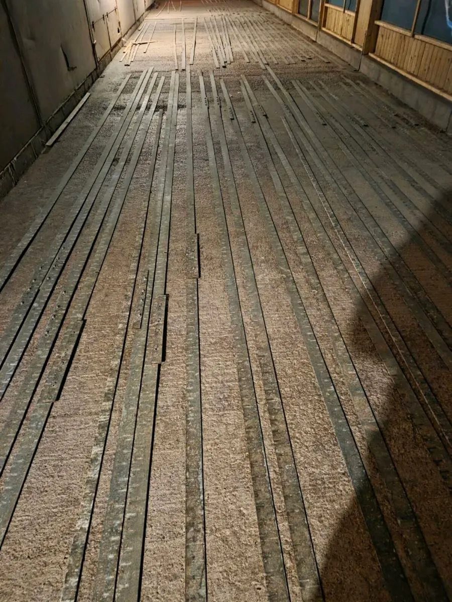 Hen house slats, bars, legs and feeders - Image 3