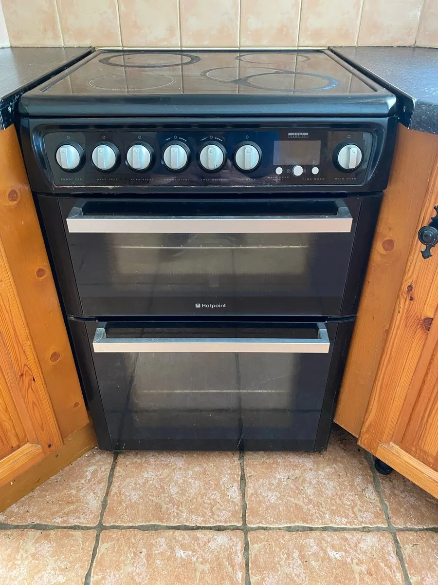 Electric oven - Image 1
