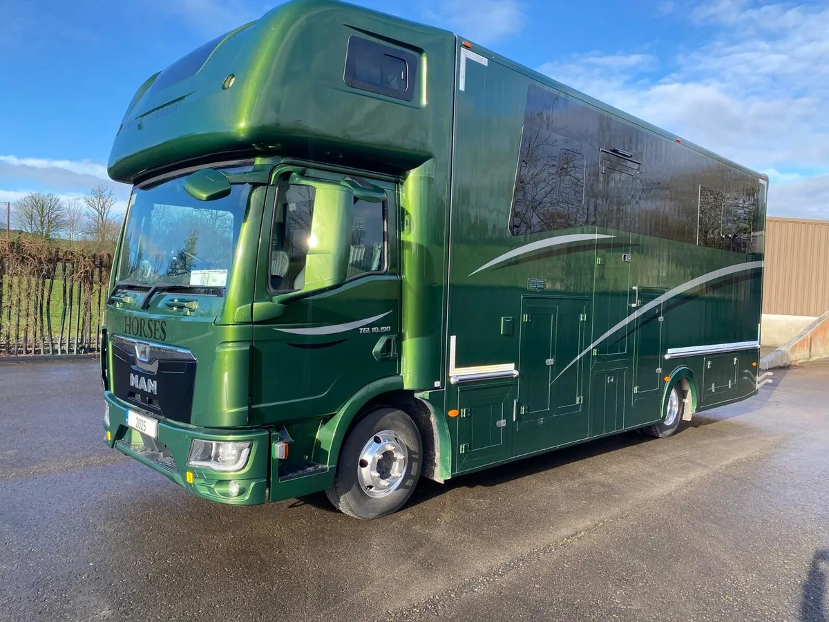 Horse truck - Image 1