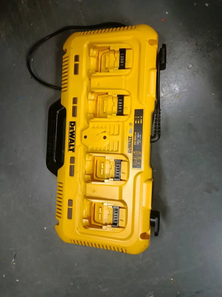 DeWalt dcb104 charger