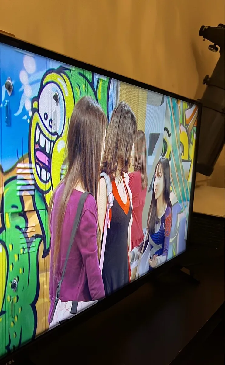 Toshiba 32 inch smart tv 2024 modern smart tech - Image 1