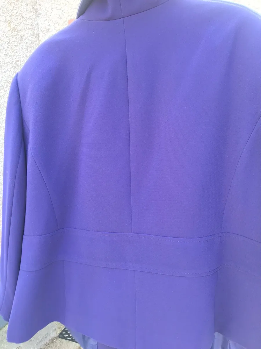 Elie Tahari cropped jacket - Image 4