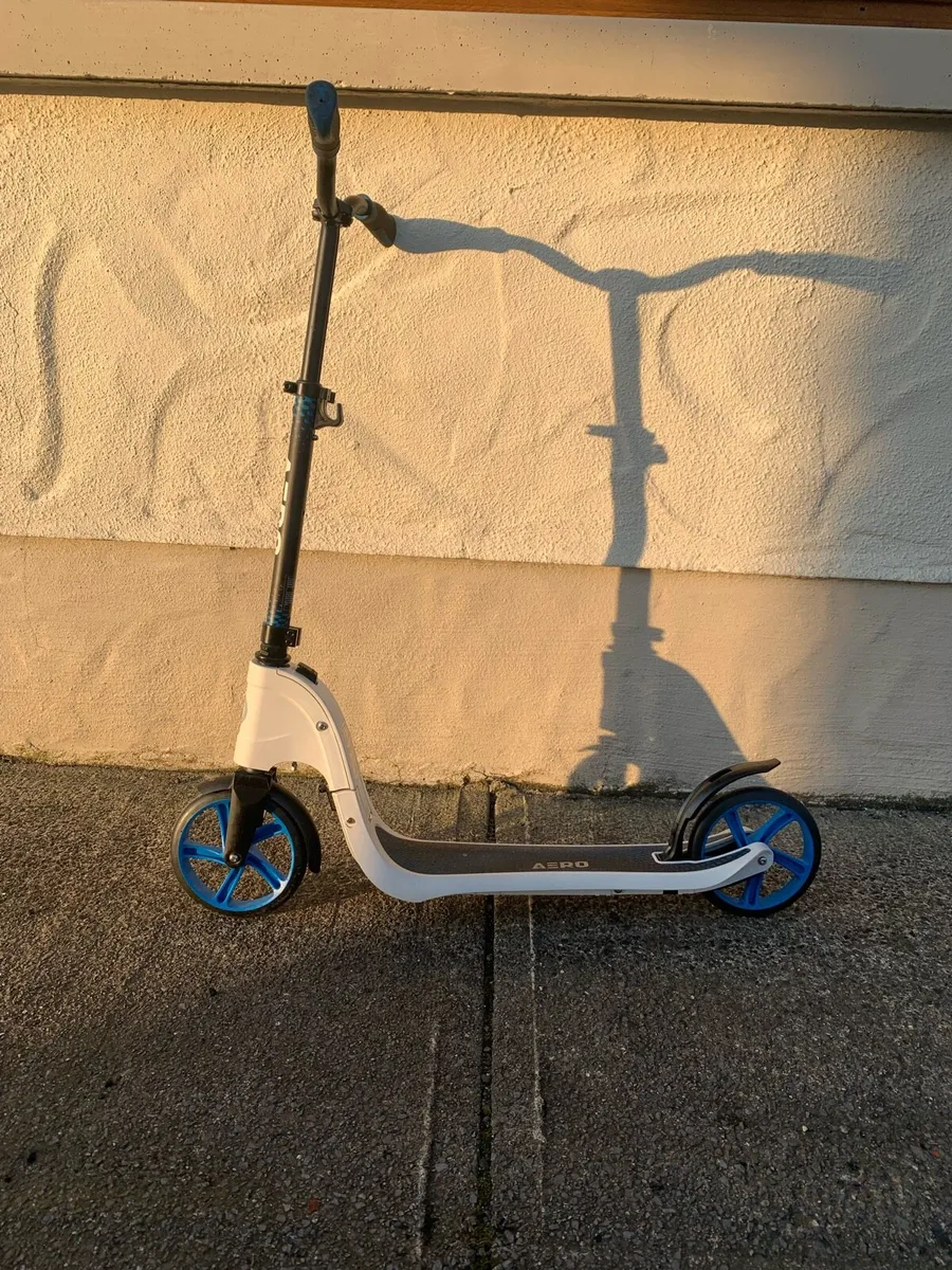 Scooter - Image 2