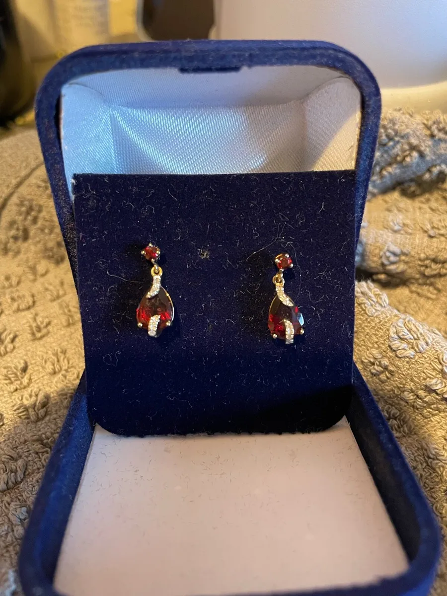 9 ct real gold . Diamond & garnet earrings - Image 1