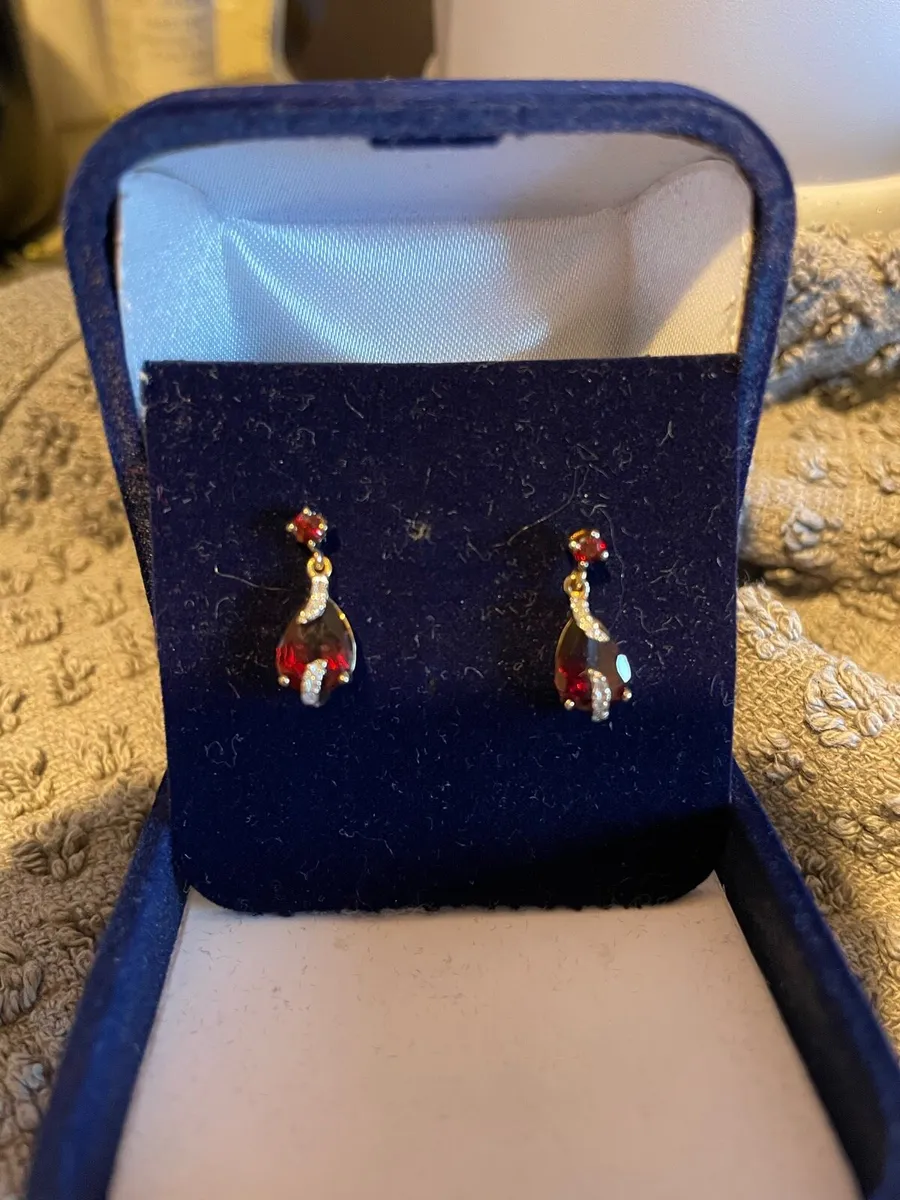 9 ct real gold . Diamond & garnet earrings - Image 2