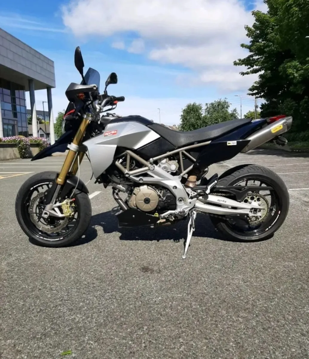 2010 Aprilia Dorsoduro 750 SM Supermoto - Image 1