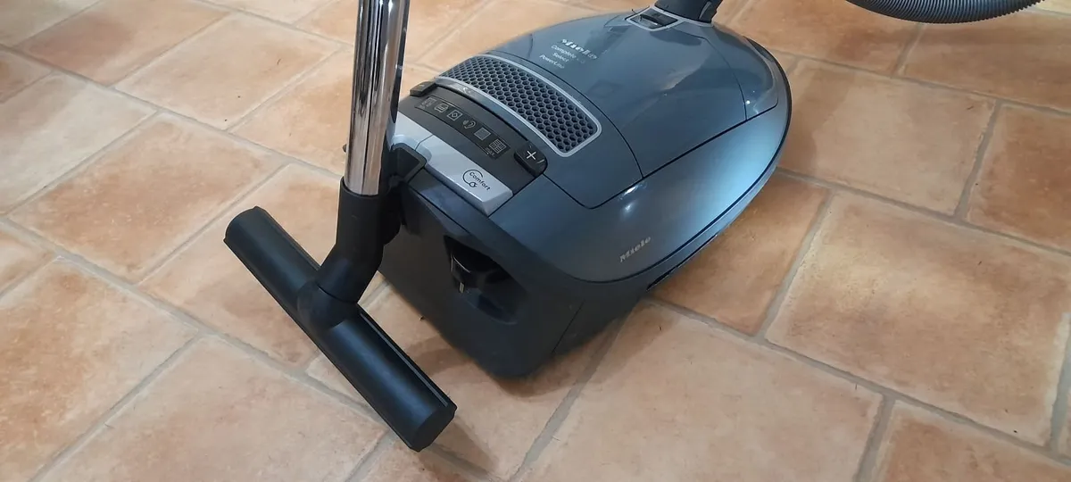 Miele vacuum cleaner - Image 4