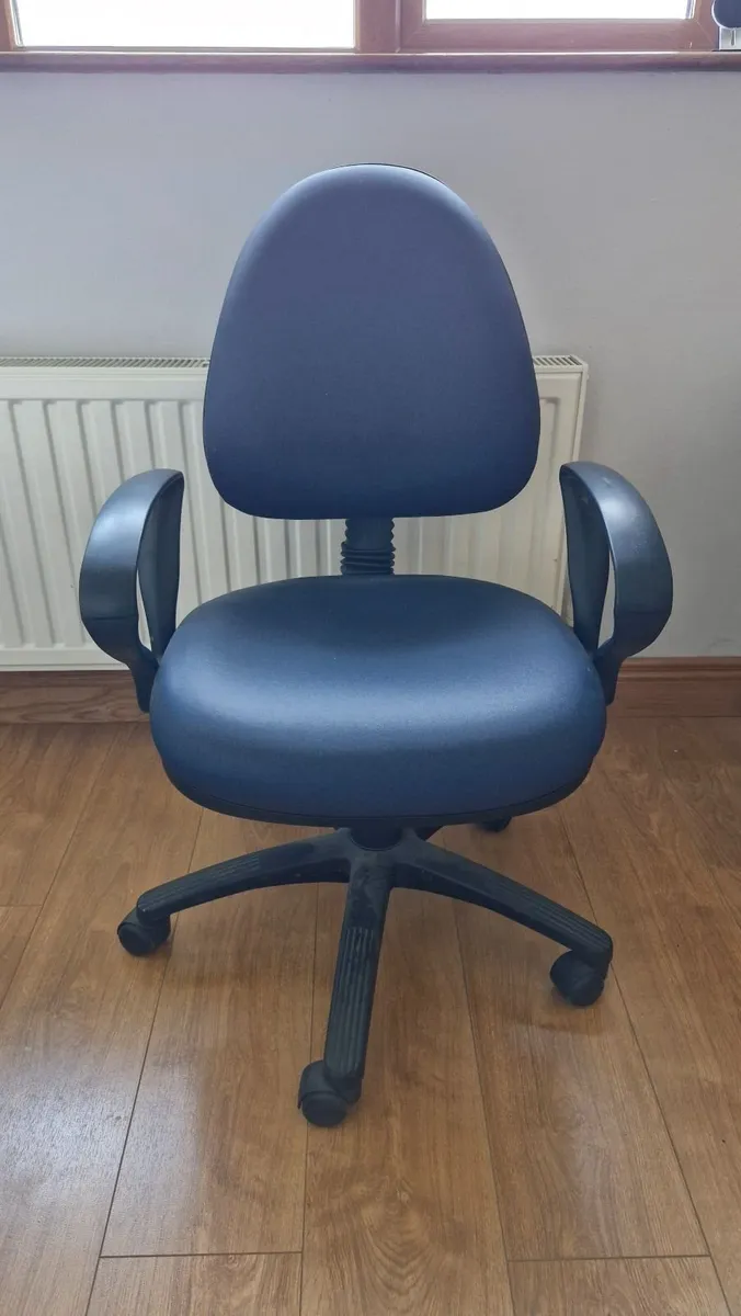 Office  chair - Image 1