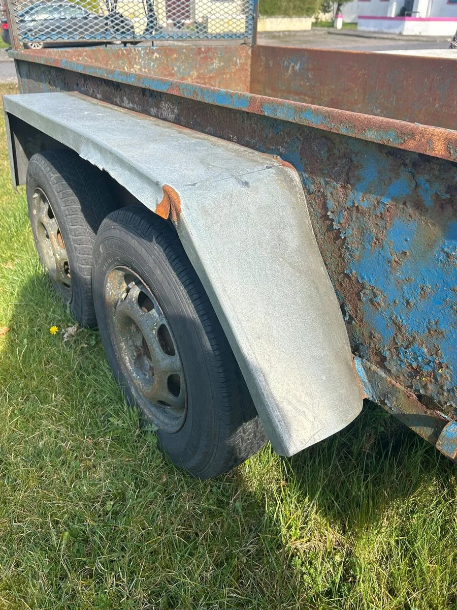 Cement mixer and boulders trailer with mesh sides - Image 3