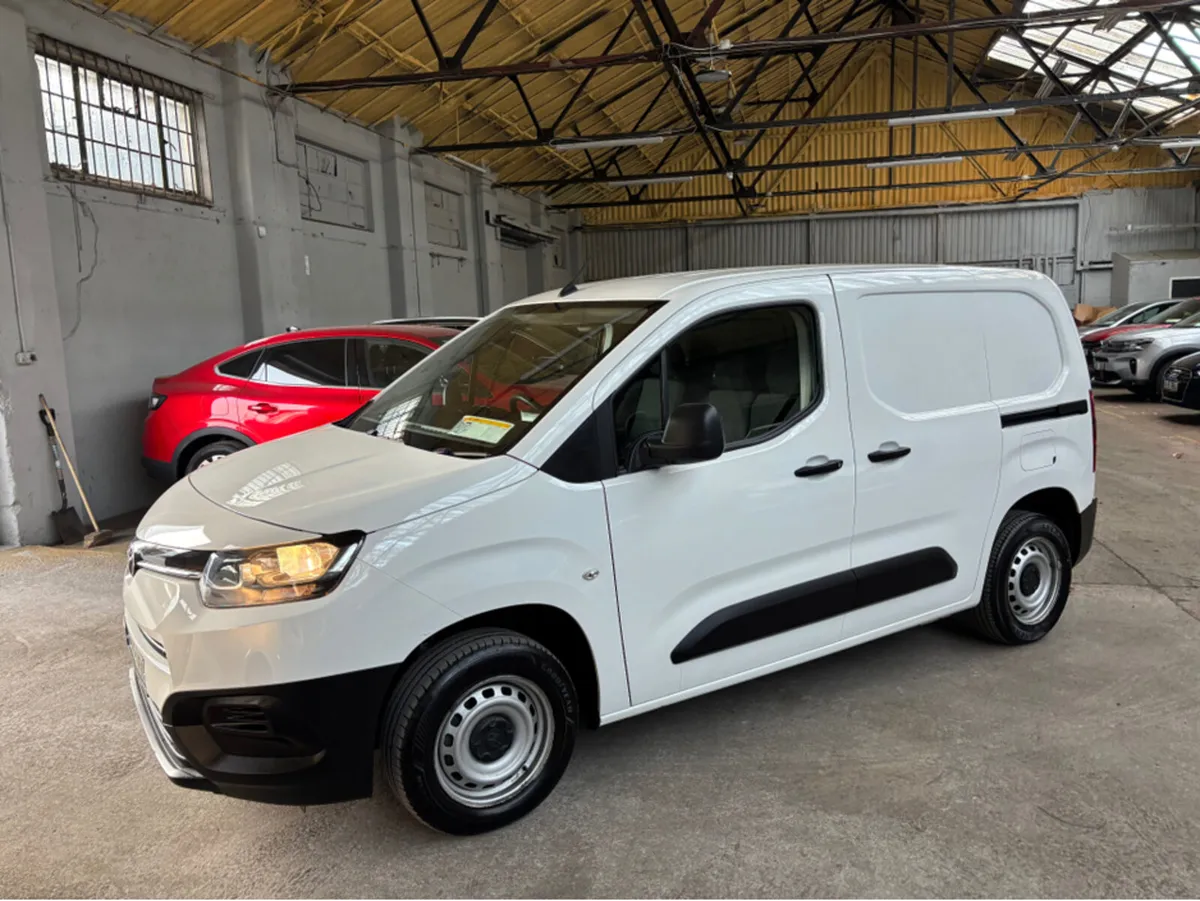 Toyota Proace City 1.5 6 speed dsl 3 seater €13008 - Image 4