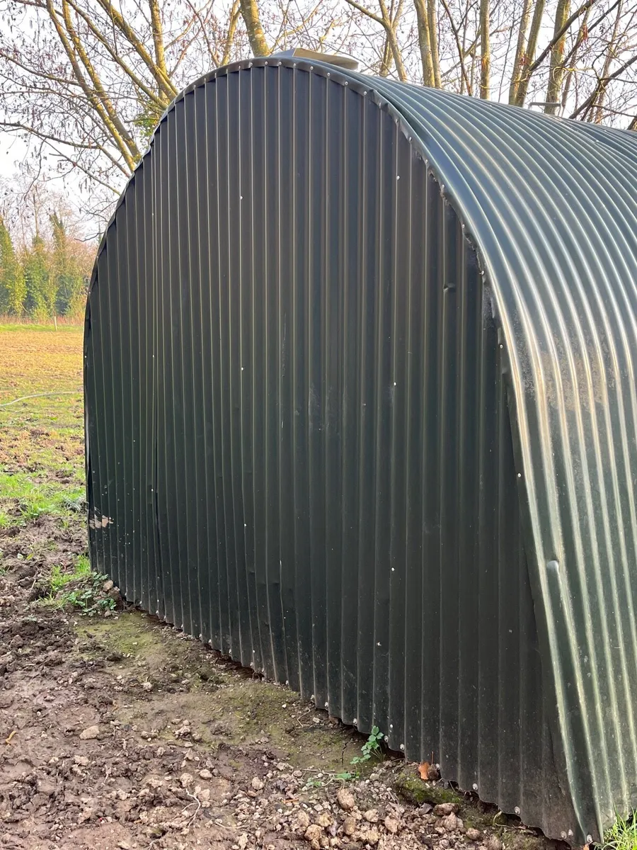 Horse shelter - Image 2