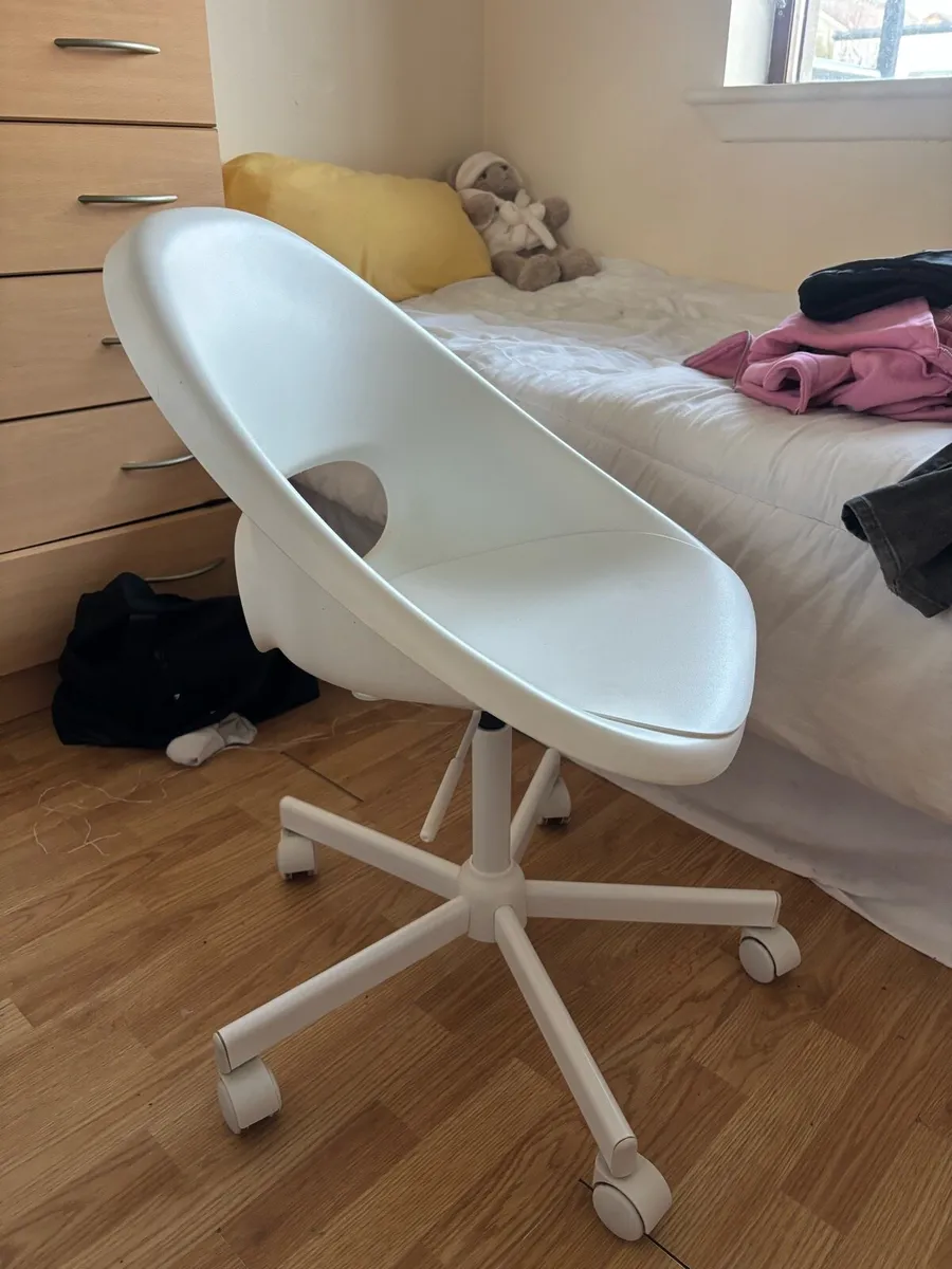 White swivel desk chair - Image 2