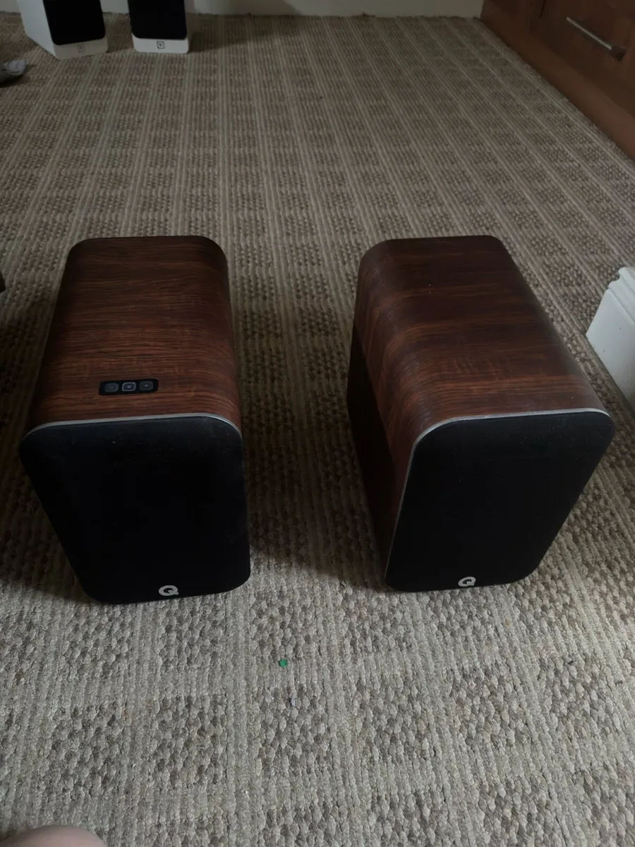 Q acoustics M20 Bookshelf Speakers (Walnut) - Image 1