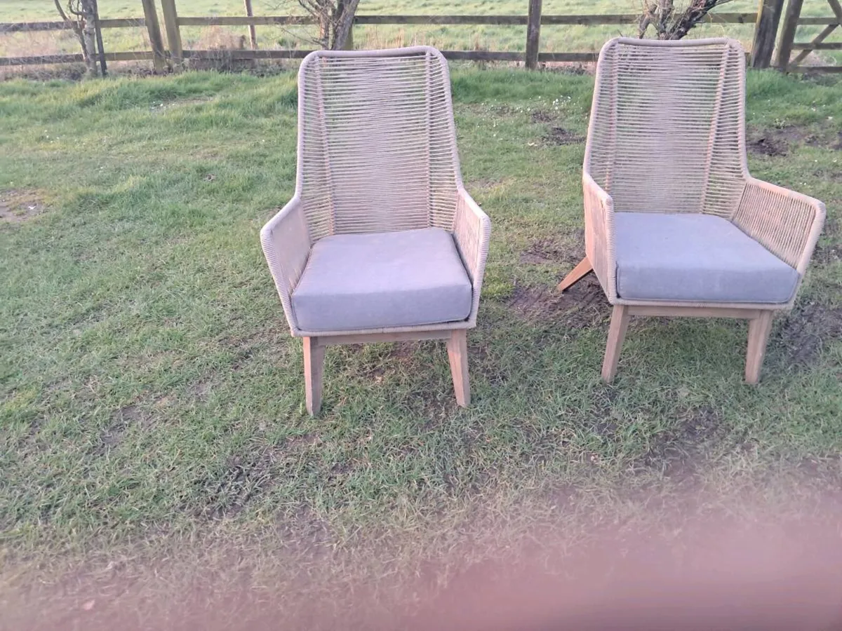 2 lg outdoor living armchairs - Image 1