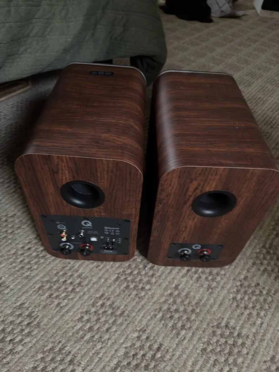 Q acoustics M20 Bookshelf Speakers (Walnut) - Image 2