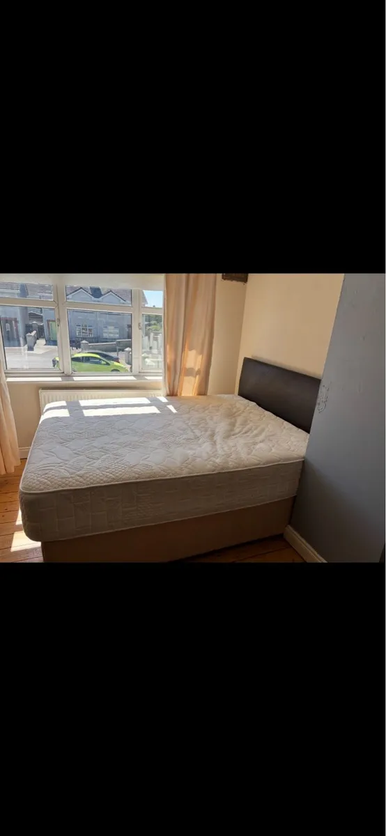 King size bed with mattress 1400 springs - Image 1