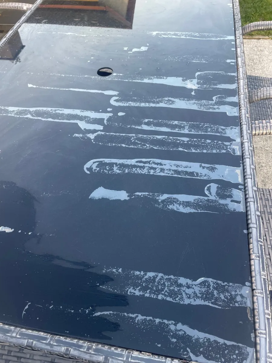 Table &chairs - Image 2