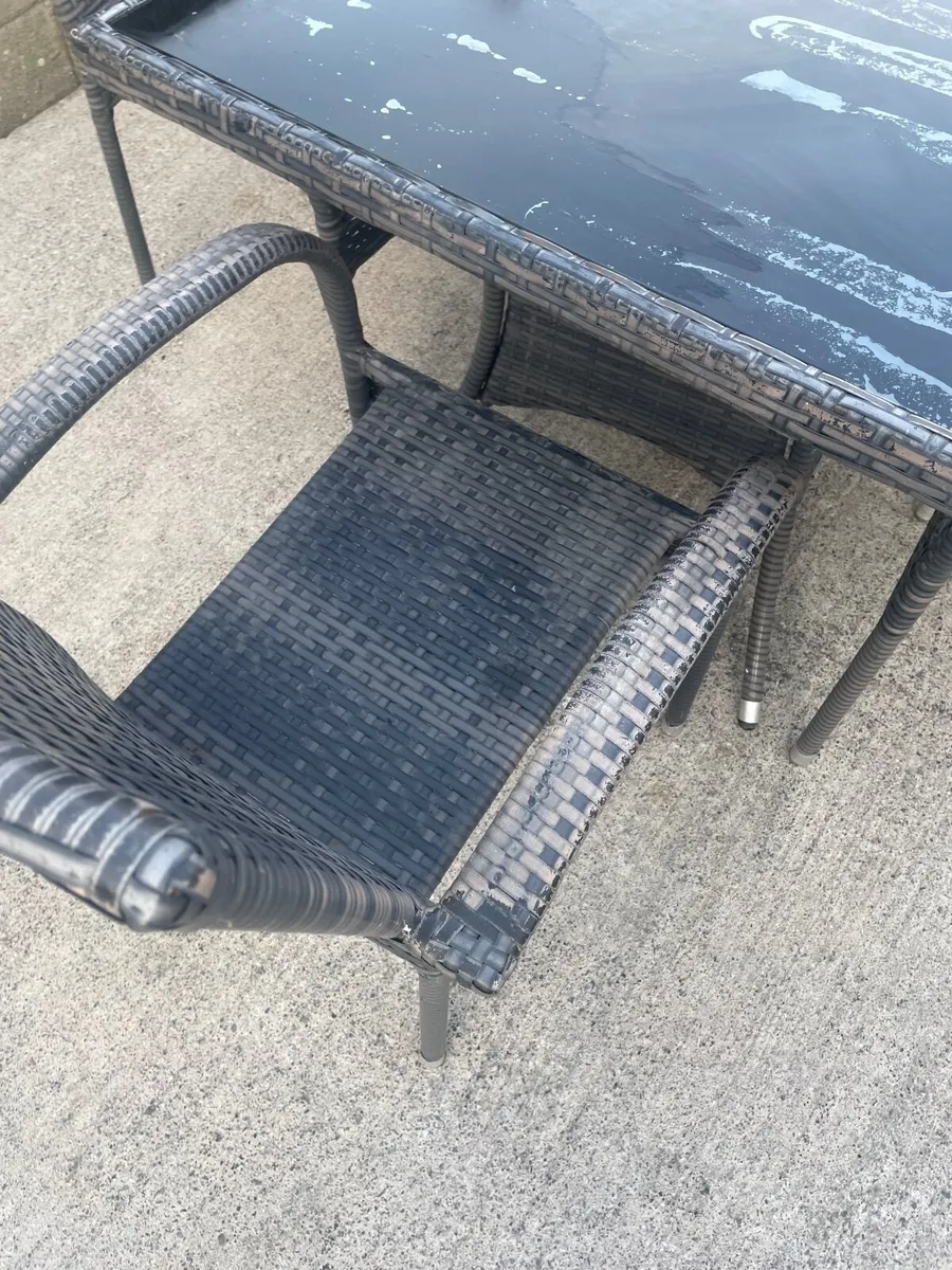 Table &chairs - Image 3