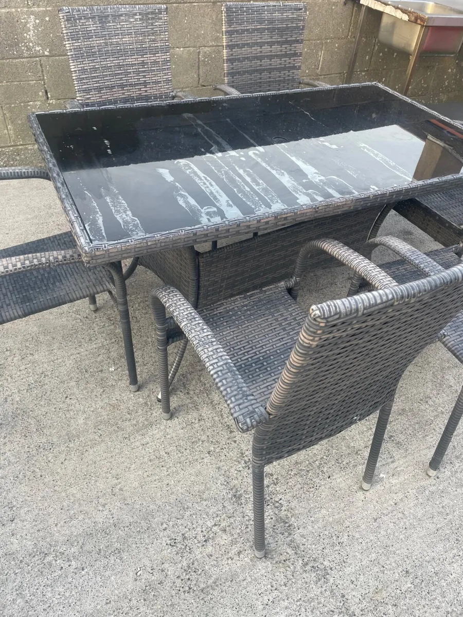 Table &chairs - Image 4