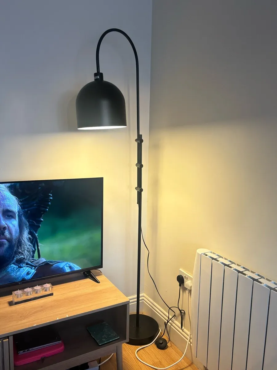 Black floor lamp - Image 2