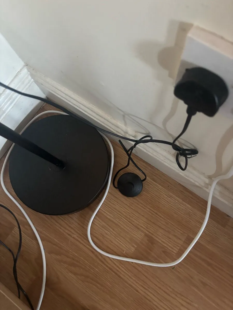 Black floor lamp - Image 3