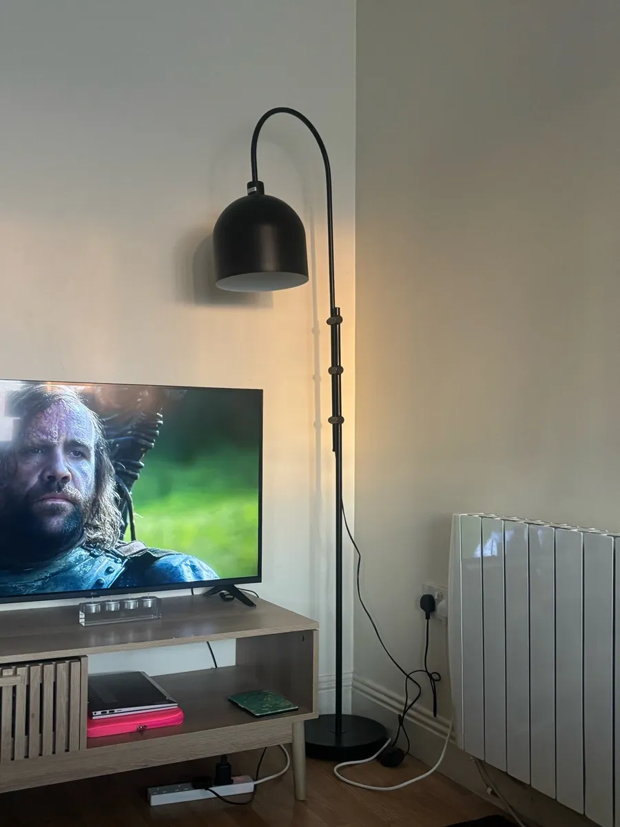 Black floor lamp - Image 1