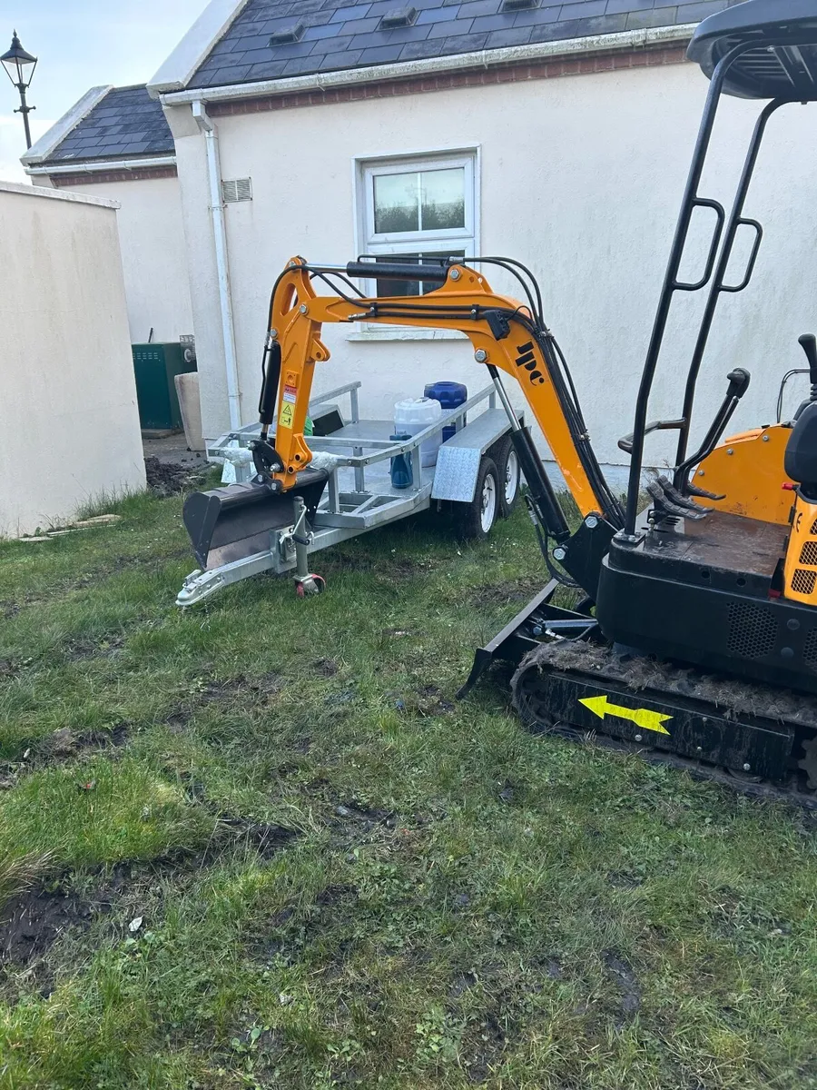 1.5 Tonne mini digger for hire - Image 2