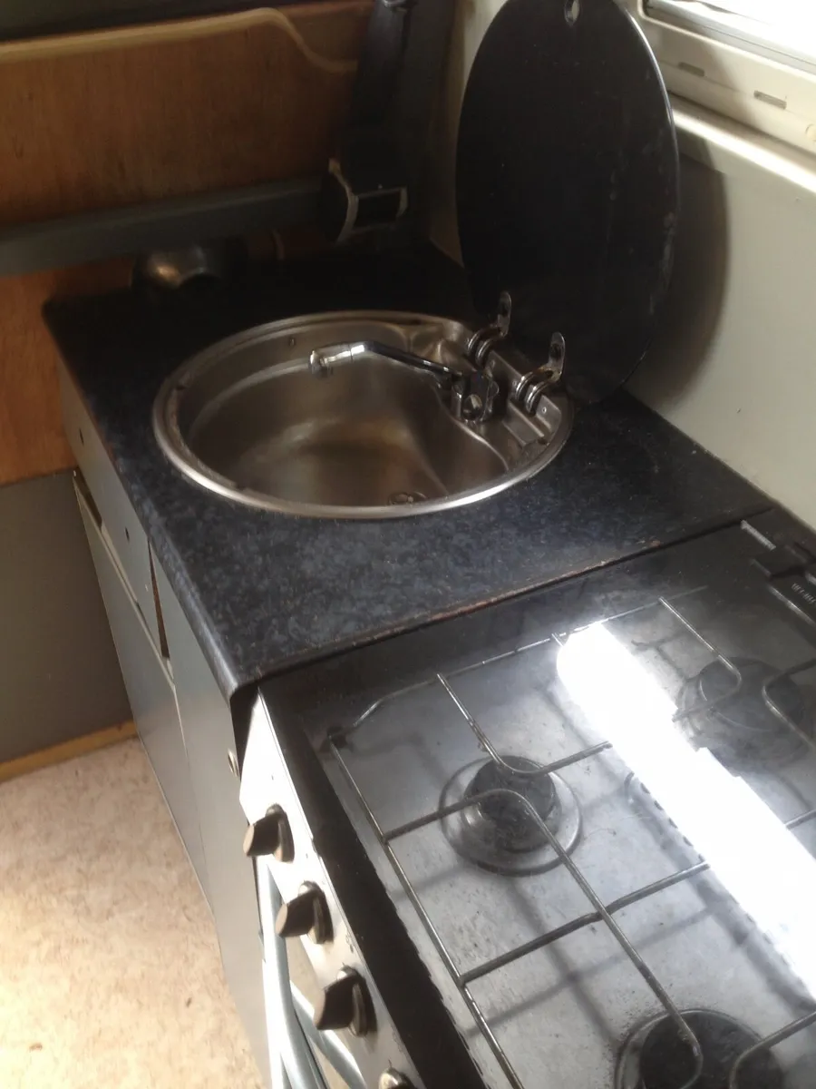 CAMPER VAN - Image 4