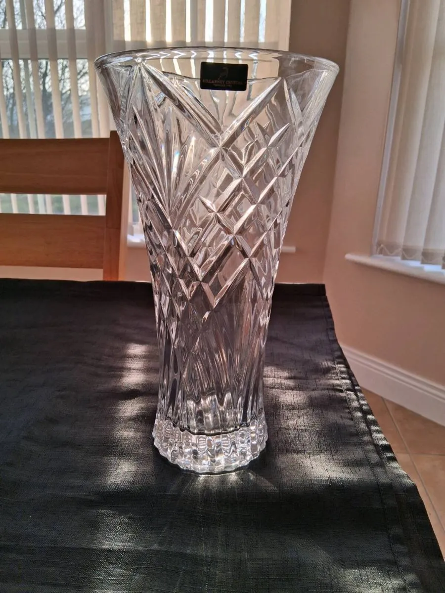 Killarney Crystal Trinity Vase - Image 3