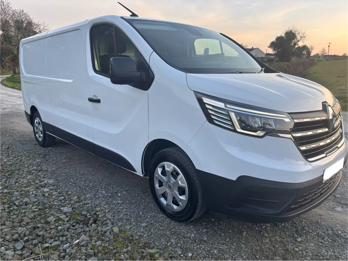 232 Renault Trafic - Image 2