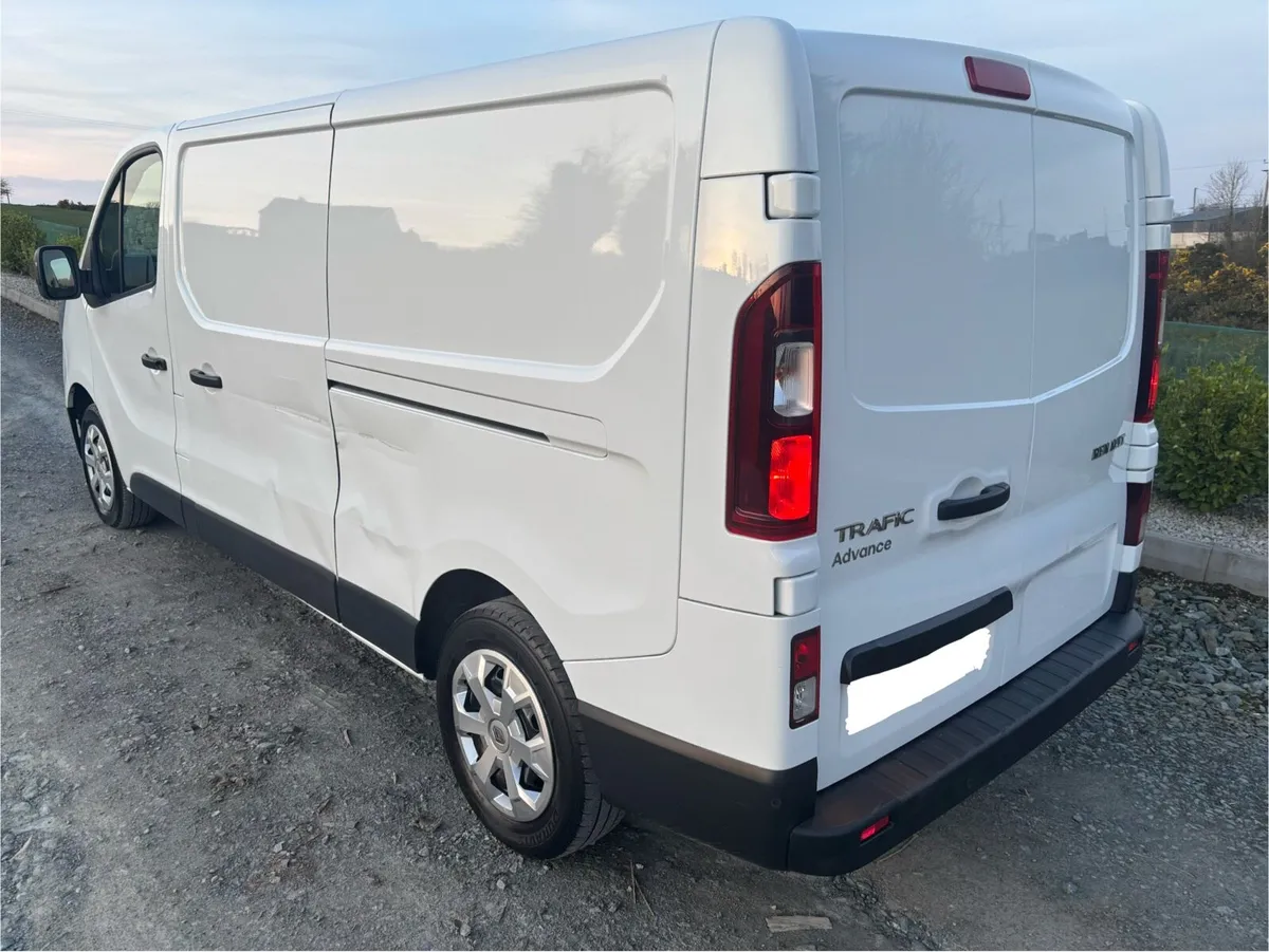 232 Renault Trafic - Image 4