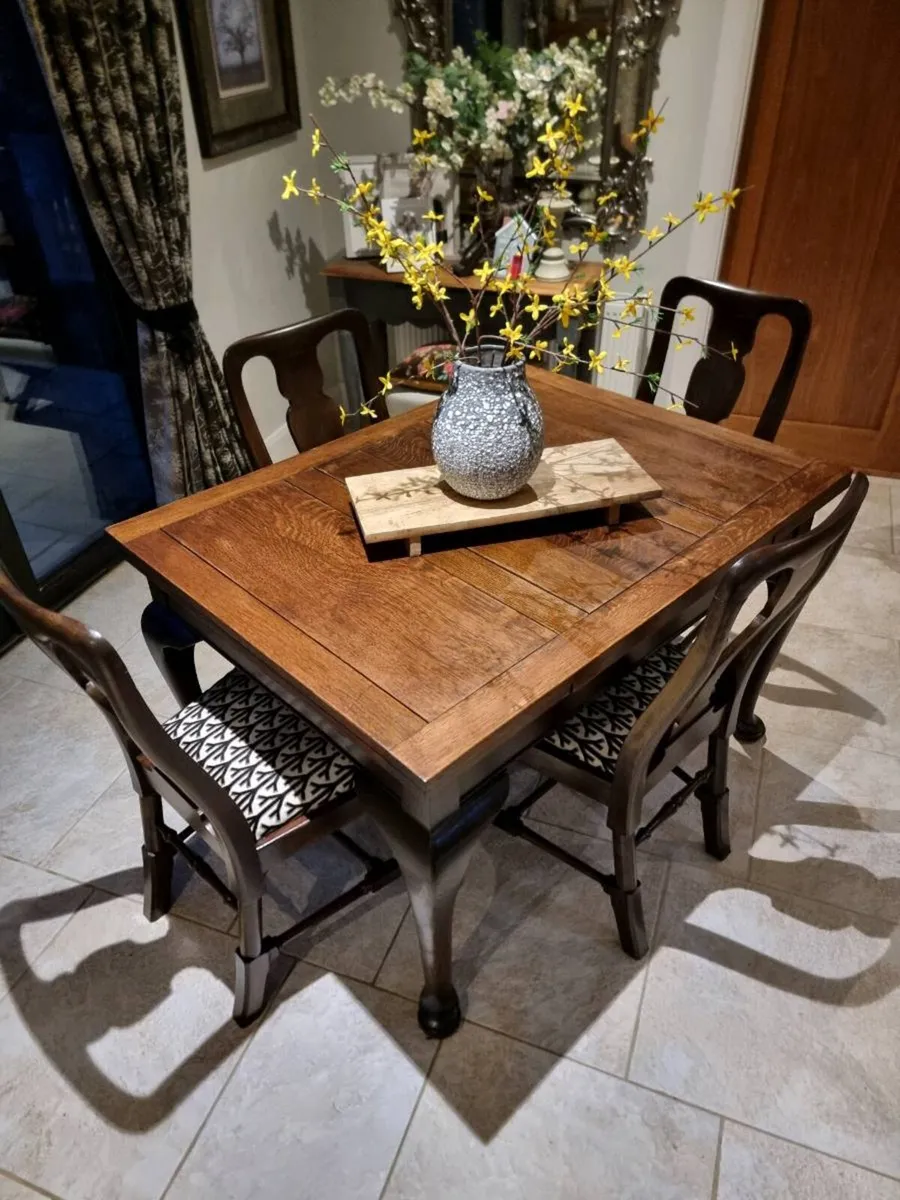 Stunning Extendable Table, Chairs & Bench - Image 4