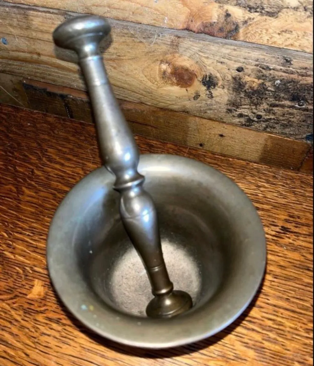18th century bronze pestle and mortar - Image 4