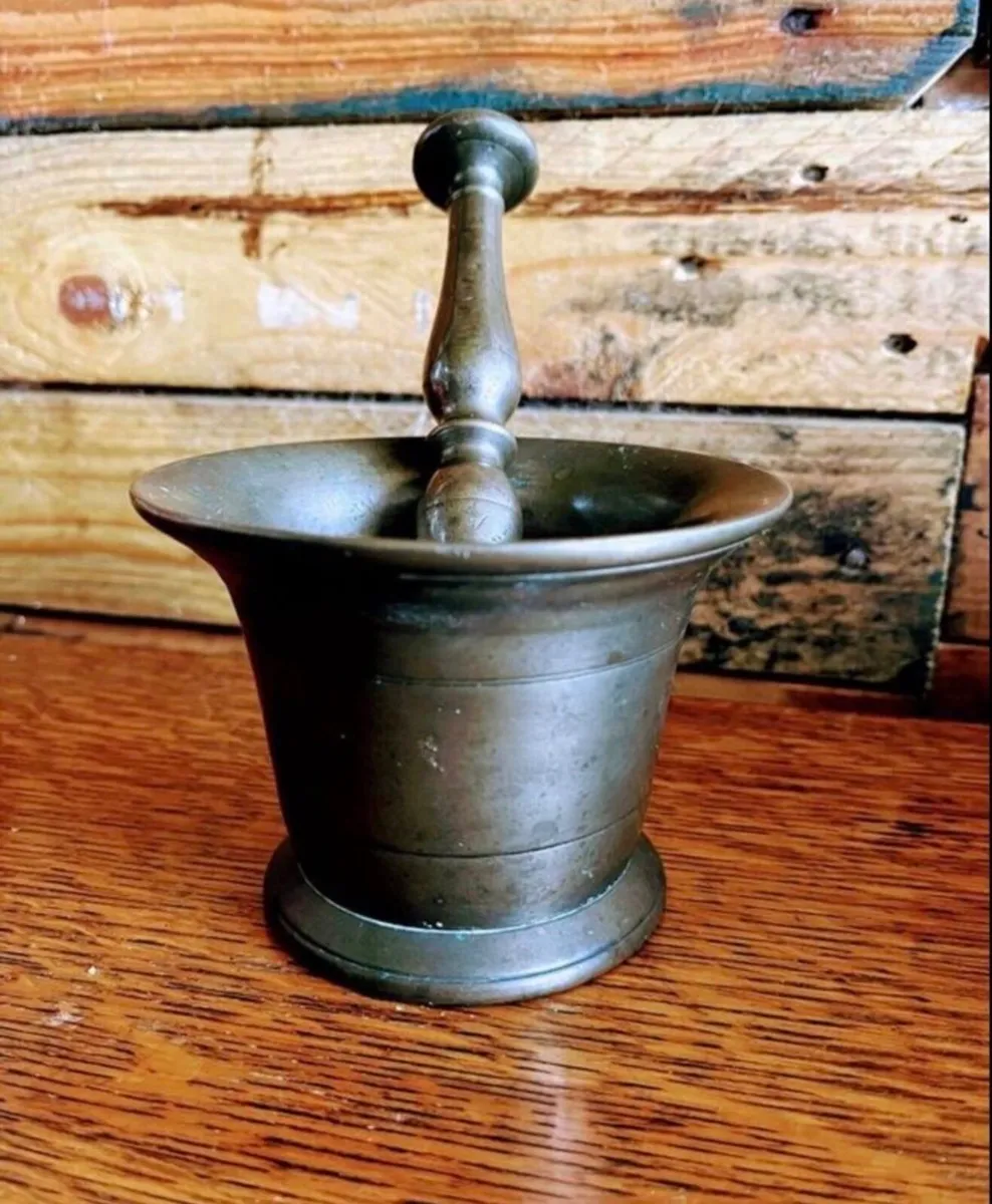 18th century bronze pestle and mortar - Image 2