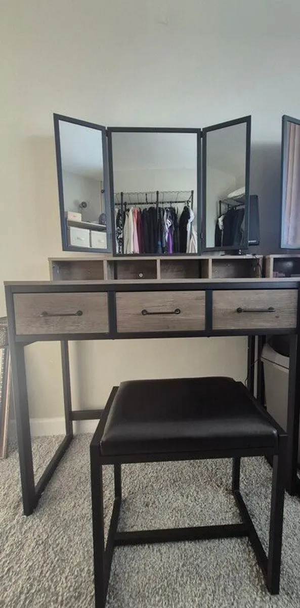 Dressing Table with mirror - Image 2