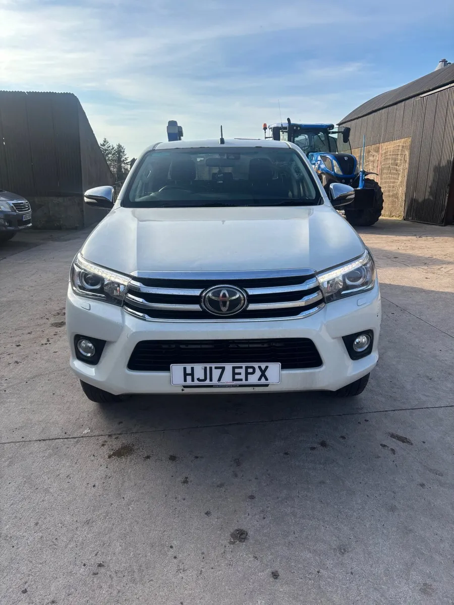 Toyota Hilux 2017 - Image 2