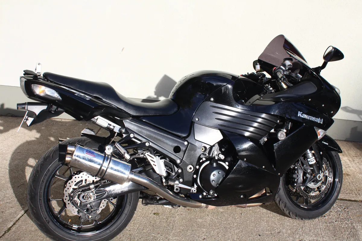 2010 Kawasaki ZZR1400 - Image 2