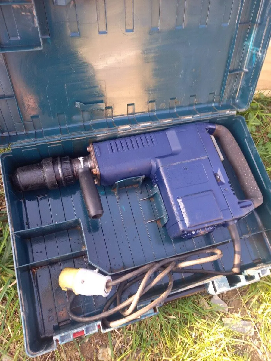 Bosch SDS Max Concrete Breaker - Image 2