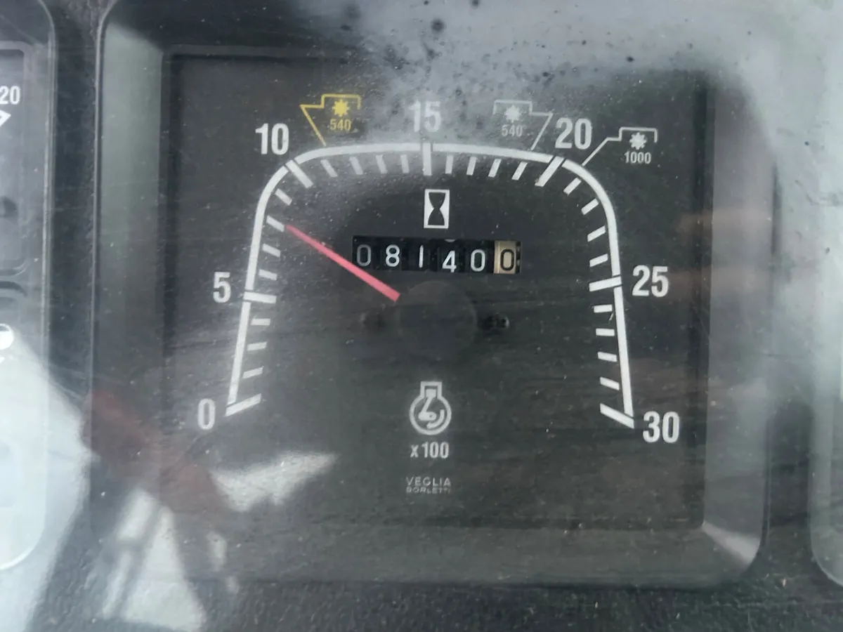 2003 New Holland TS100 - Image 2