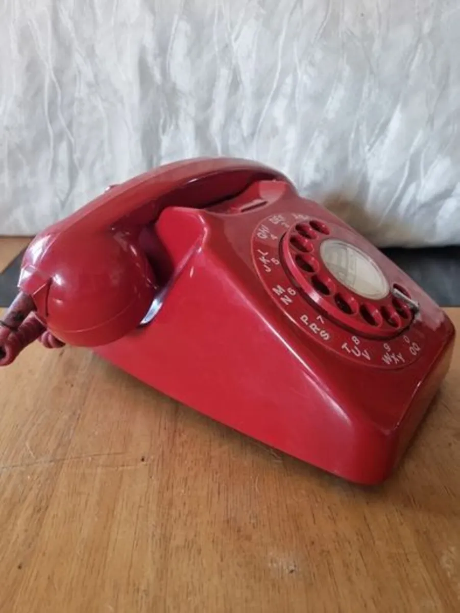 Vintage red telephone - Image 2