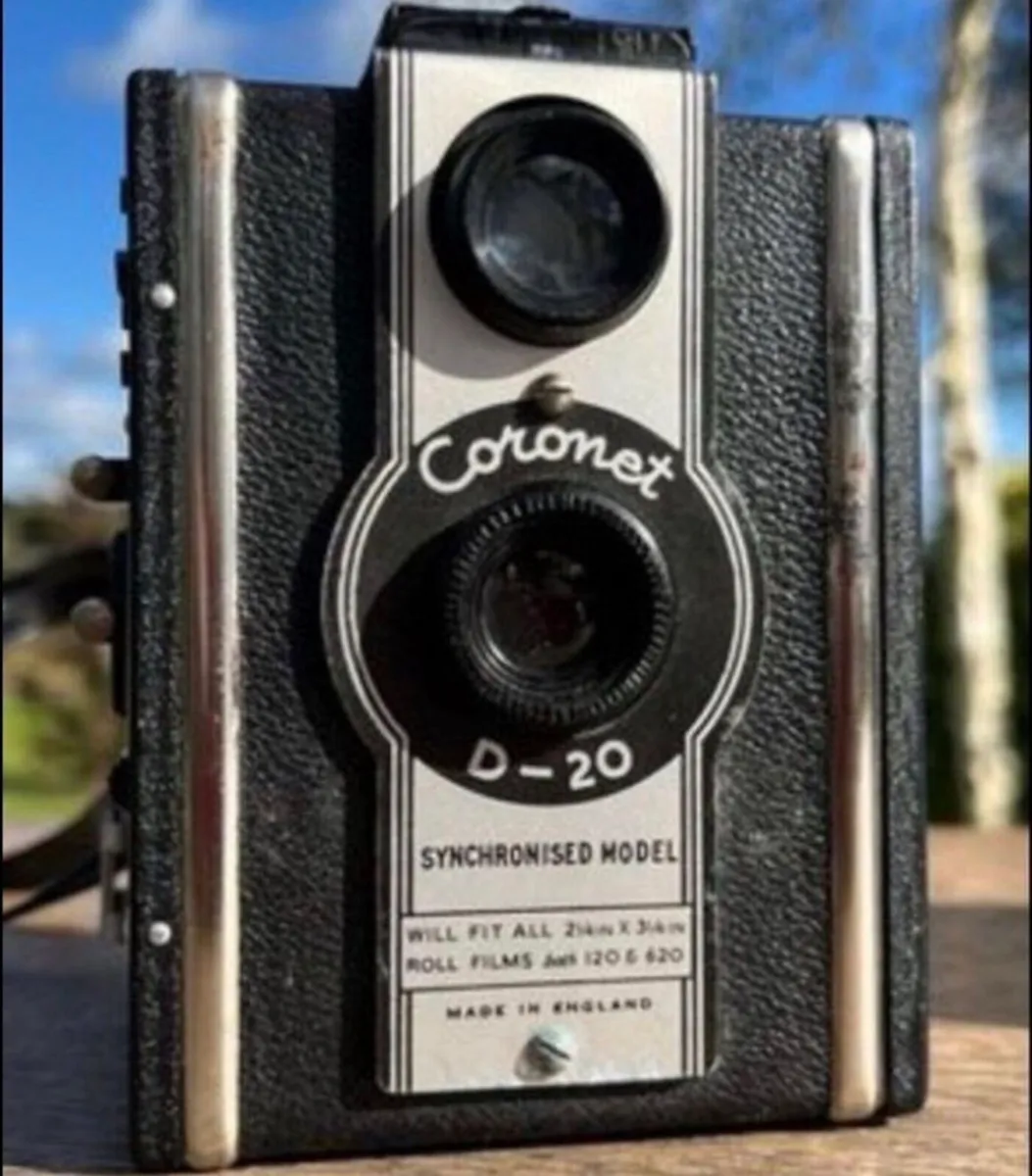 11 vintage cameras - Image 1
