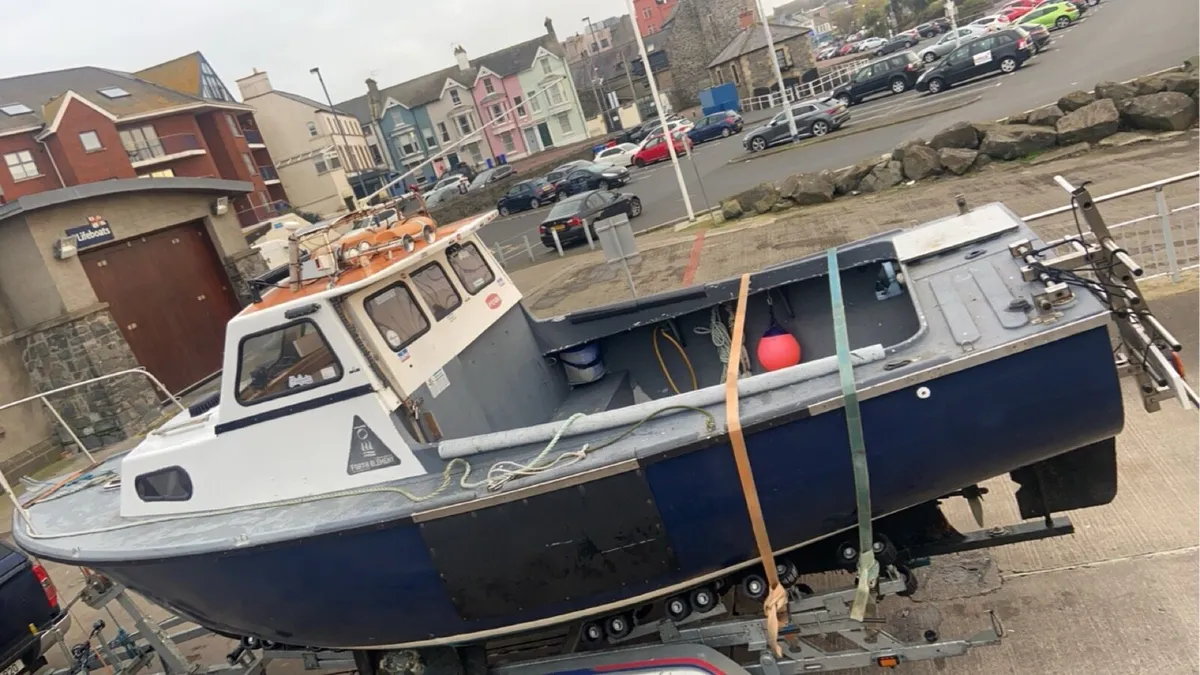 23ft Spartan fishing boat - Image 2