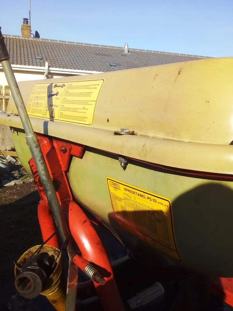 Fertilizer spreader for sale - Image 3