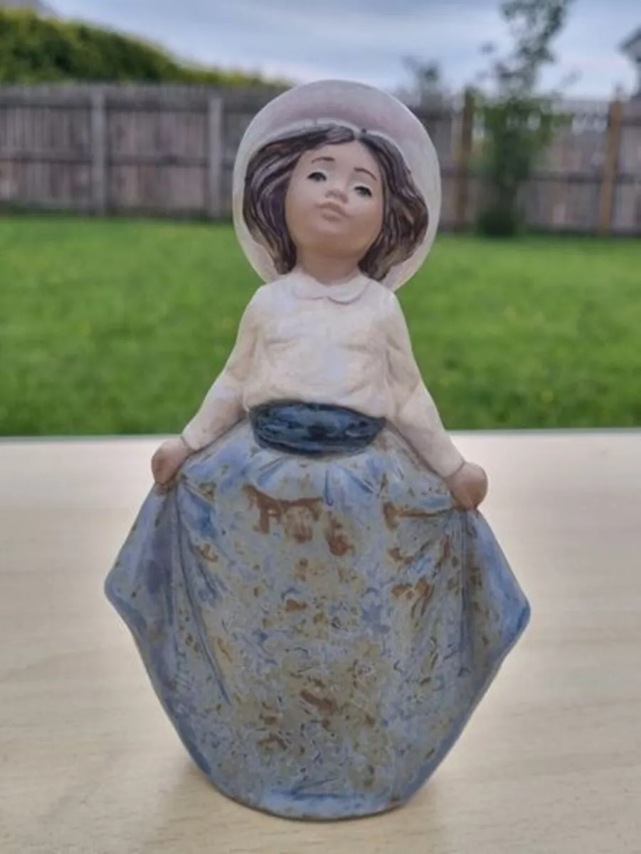 Vintage NAO by Lladro 1987 Girl Figurine - Image 1